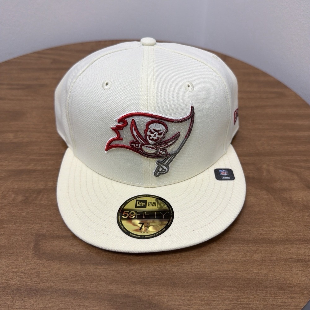 Men's New Era Cream Tampa Bay Buccaneers Chrome Color Dim 59FIFTY Fitted 7 1/2 - Picture 2 of 8